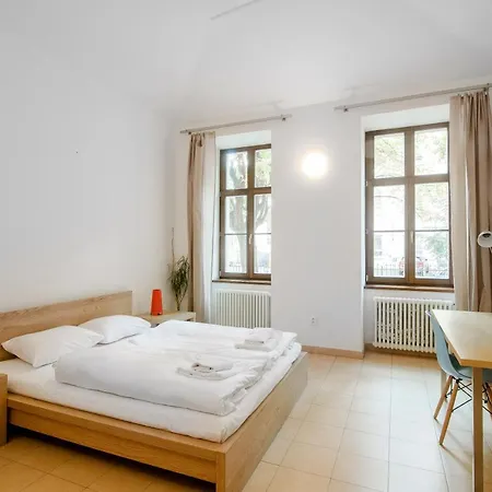 Ginosi Elema Apartel Praga