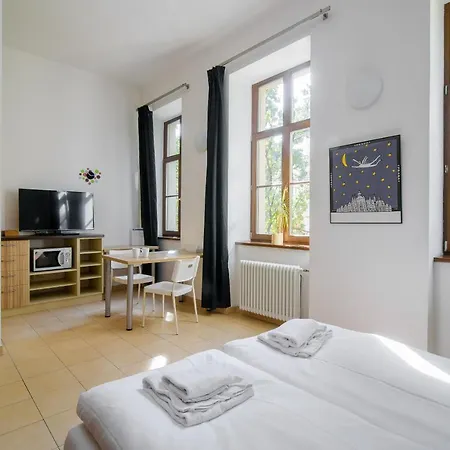 Ginosi Elema Apartel * Prag